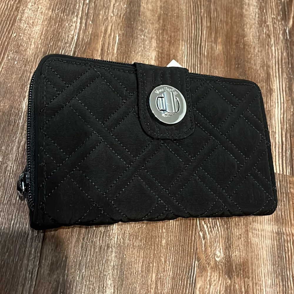 Vera Bradley RFID Turnlock Wallet in Classic Black. NWT.